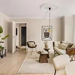 Apartment Moderne Med Sjoglott Og Balkong