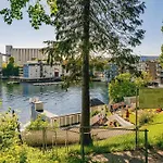 Moderne Med Sjoglott Og Balkong Apartment Bergen