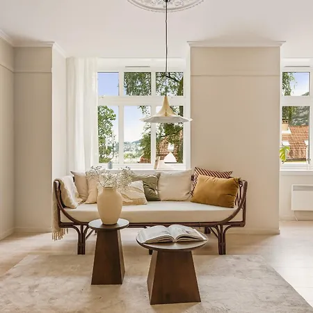Modern Apartment With Balcony, Bergen Apartman