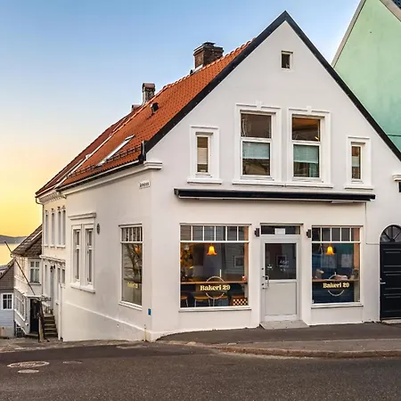 Modern Apartment With Balcony, Bergen Apartman