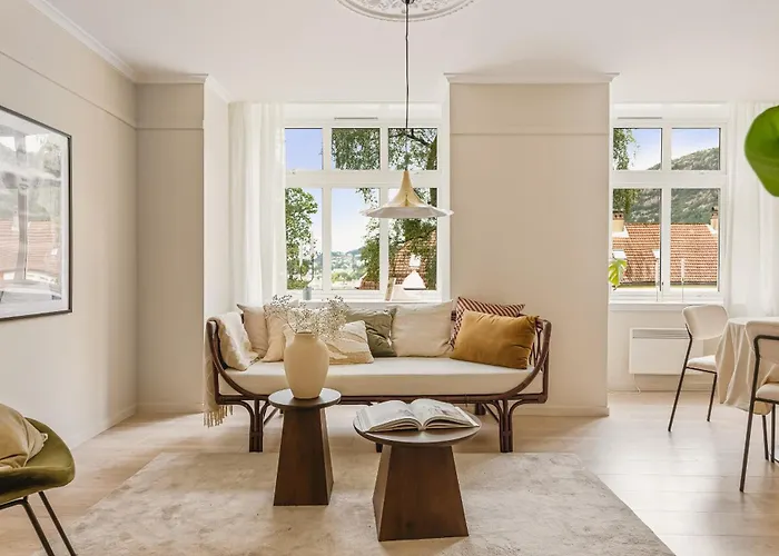 Moderne Med Sjoglott Og Balkong شقة