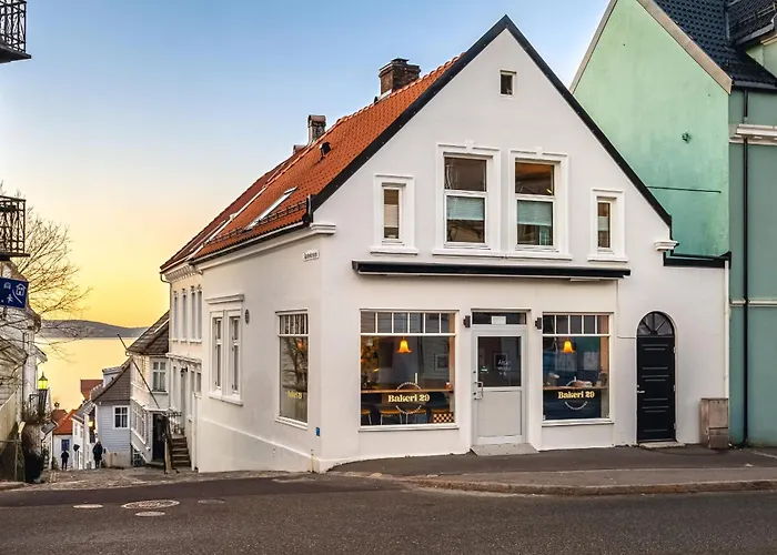 Moderne Med Sjoglott Og Balkong Apartment